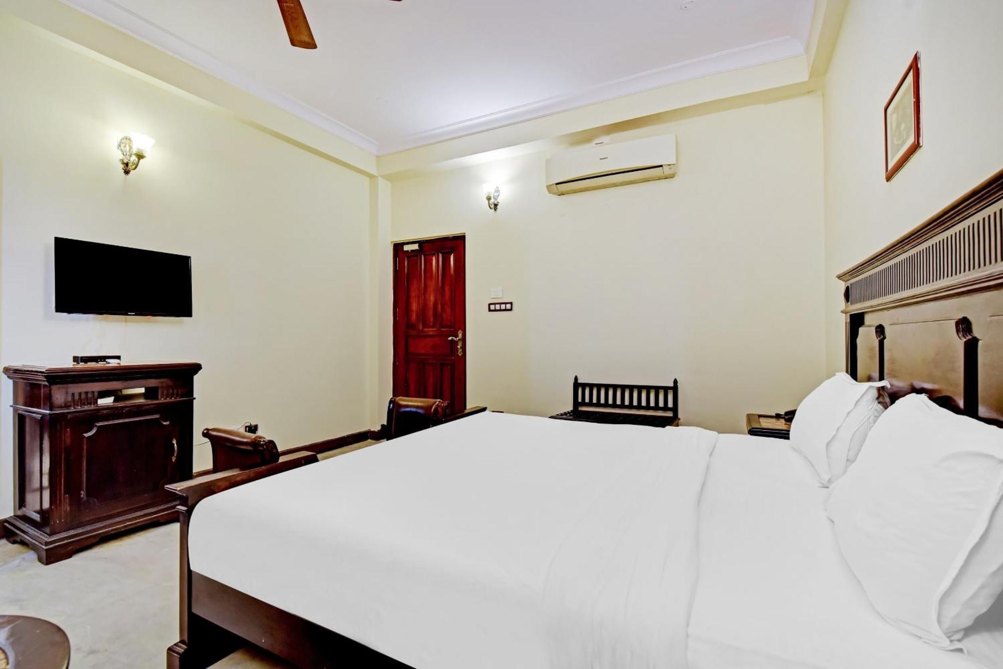 Collection O Hotel Four Boutique Kukas Exterior photo